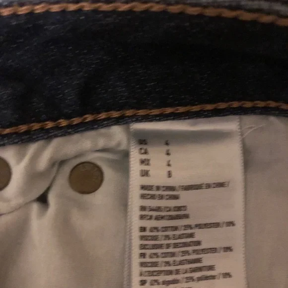 American Eagle Outfitters Skinny Bermuda Shorts. Size 4. Stretch Denim - Picture 8 of 8